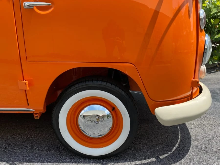 1974 Volkswagen Bay-Window Bus - Image 21 of 31