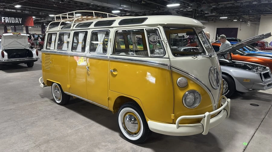 1974 Volkswagen Bay-Window Bus - Image 4 of 14