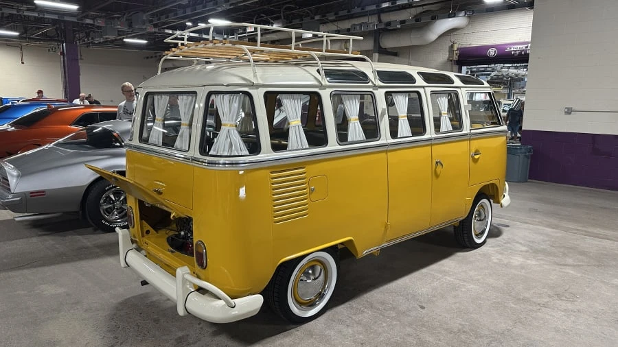 1974 Volkswagen Bay-Window Bus - Image 5 of 14