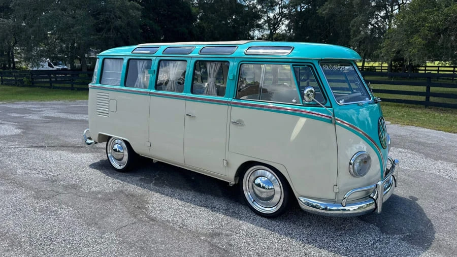 1974 Volkswagen Bay-Window Bus - Image 2 of 31
