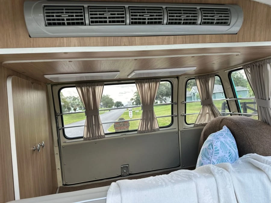 1974 Volkswagen Bay-Window Bus - Image 10 of 31