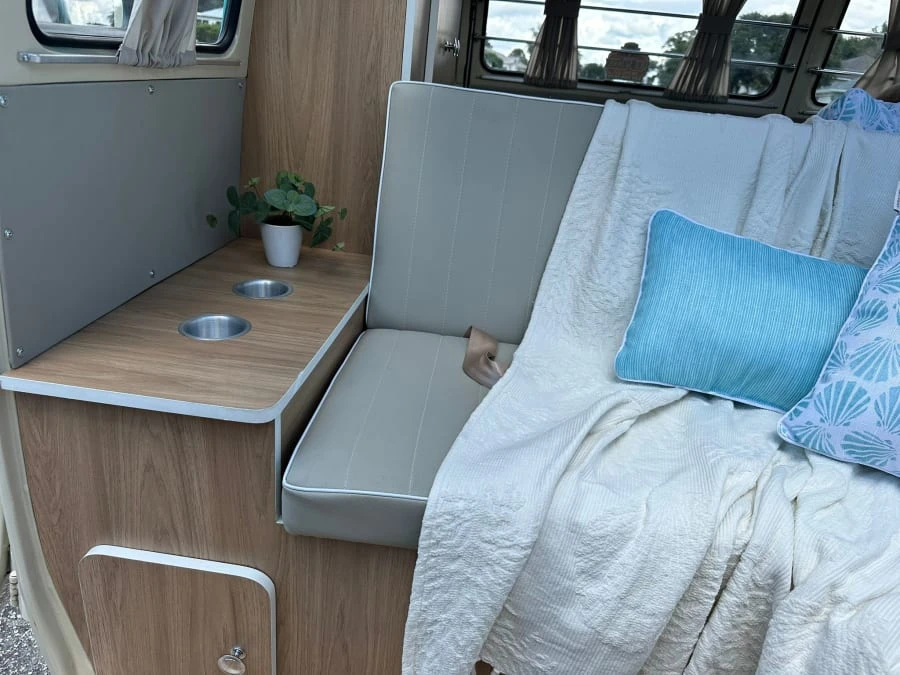 1974 Volkswagen Bay-Window Bus - Image 19 of 31