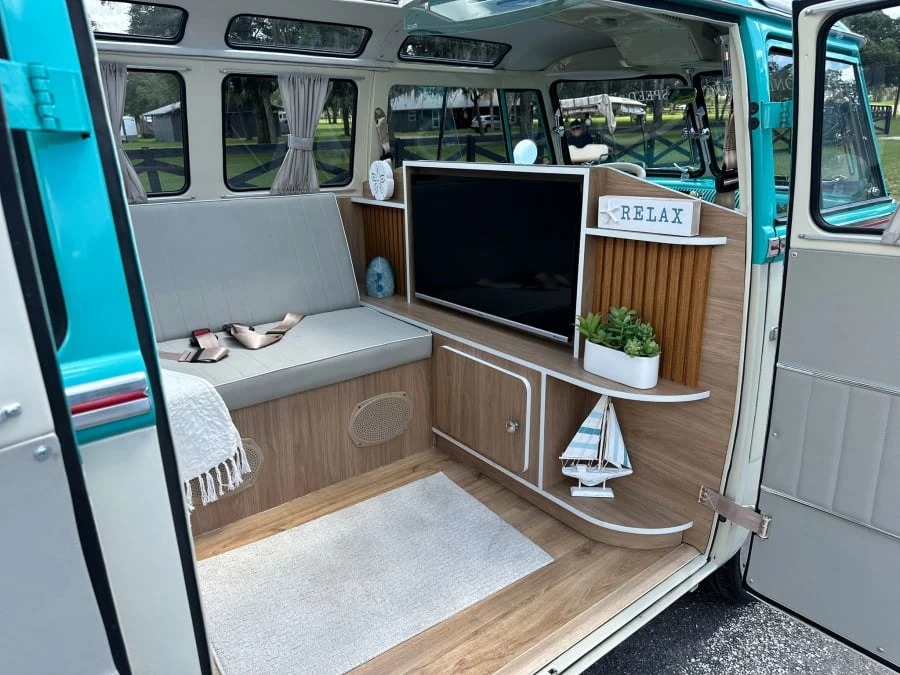 1974 Volkswagen Bay-Window Bus - Image 21 of 31