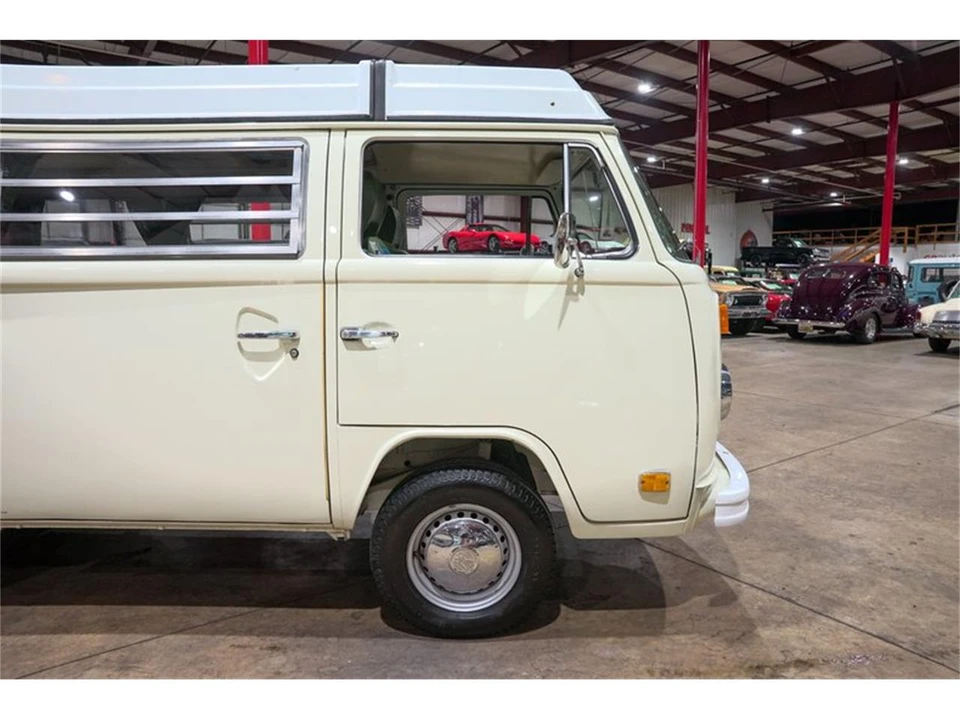 1974 Volkswagen Bay-Window Bus - Image 11 of 31