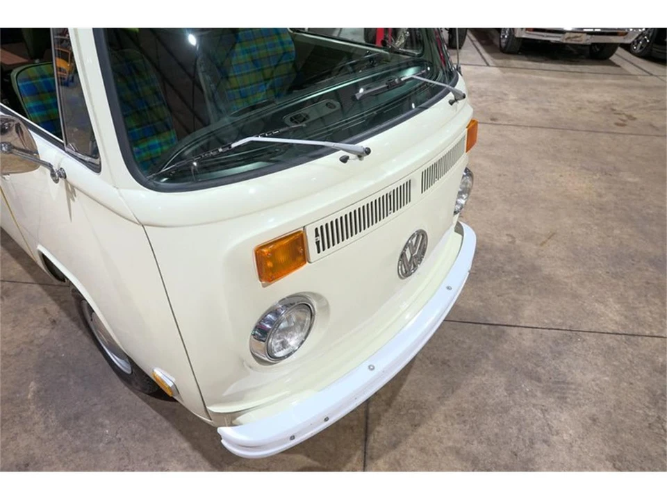 1974 Volkswagen Bay-Window Bus - Image 18 of 31