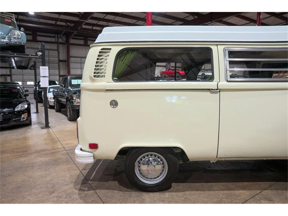 1974 Volkswagen Bay-Window Bus - Image 9 of 31