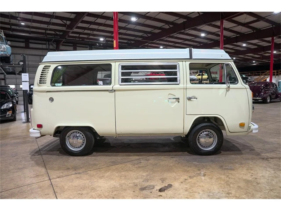 1974 Volkswagen Bay-Window Bus - Image 10 of 31
