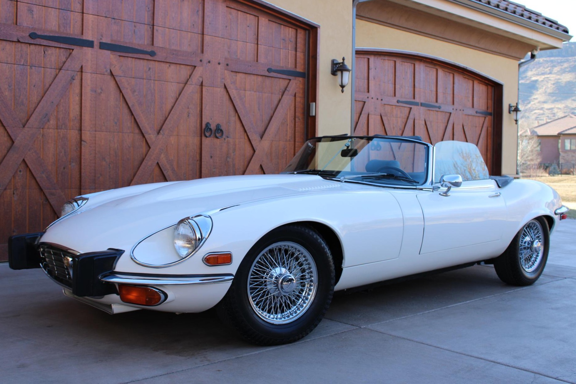 1974 Jaguar XKE Roadster V12 4-Speed
