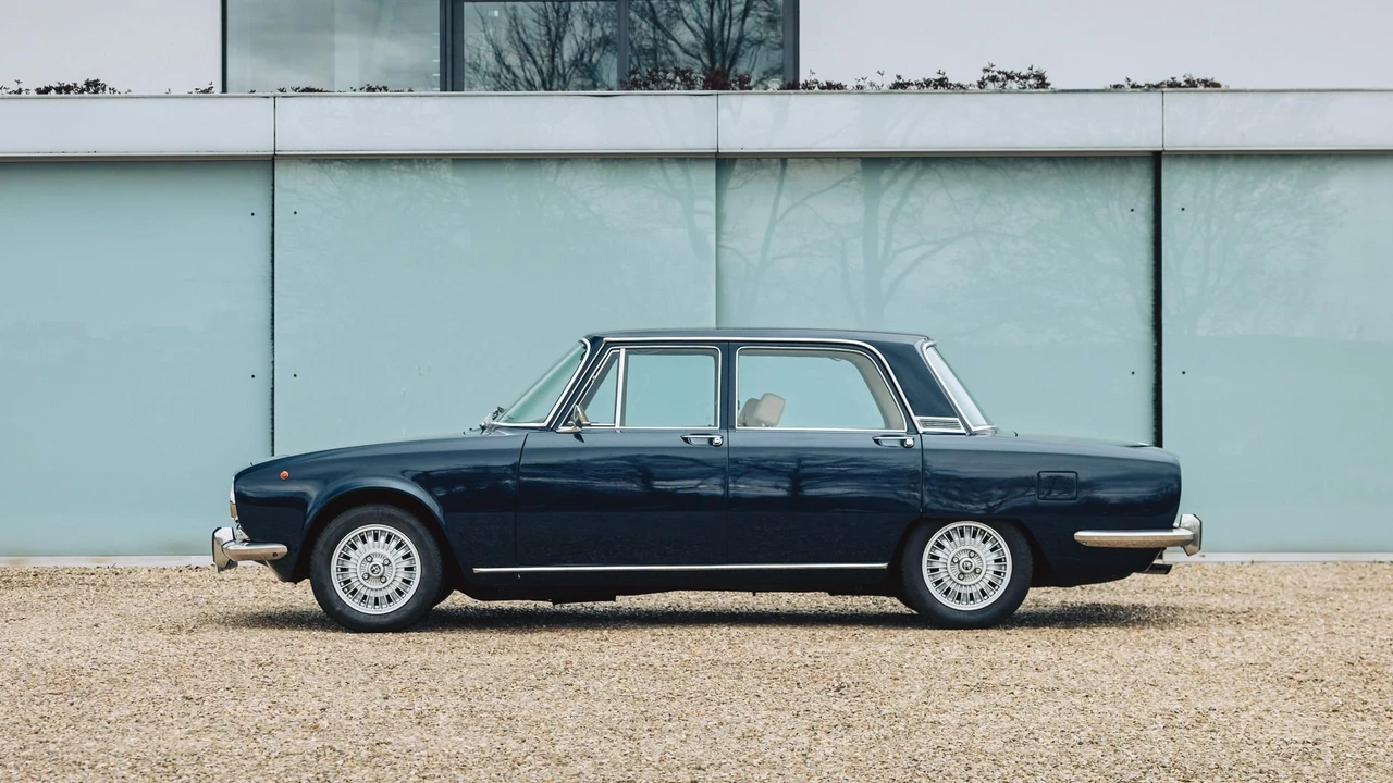 1975 Alfa Romeo 2000 GT Veloce - Image 2 of 31