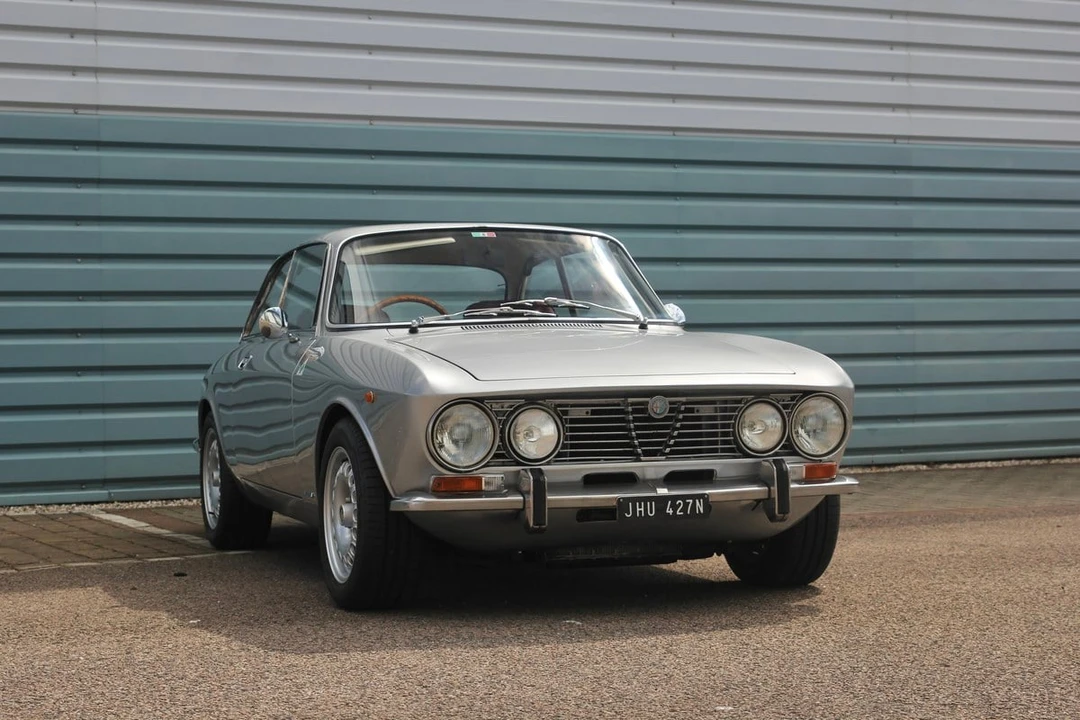 1975 Alfa Romeo 2000 GT Veloce - Image 9 of 30
