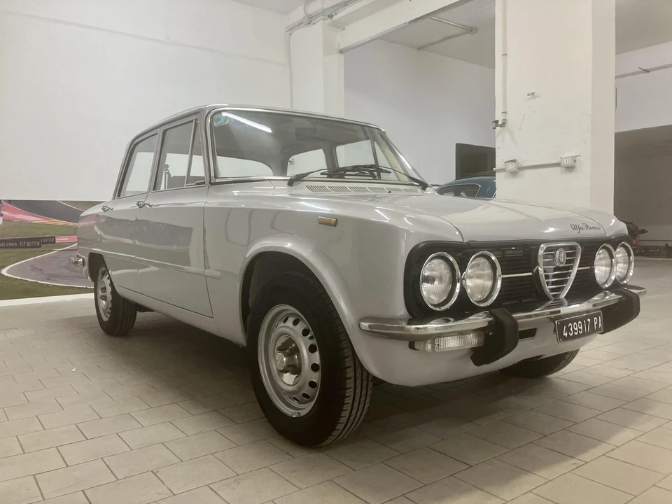 1975 Alfa Romeo 1.3 GT Junior - Image 2 of 31
