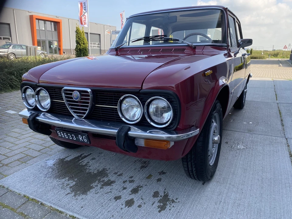 1975 Alfa Romeo 1.3 GT Junior - Image 2 of 31