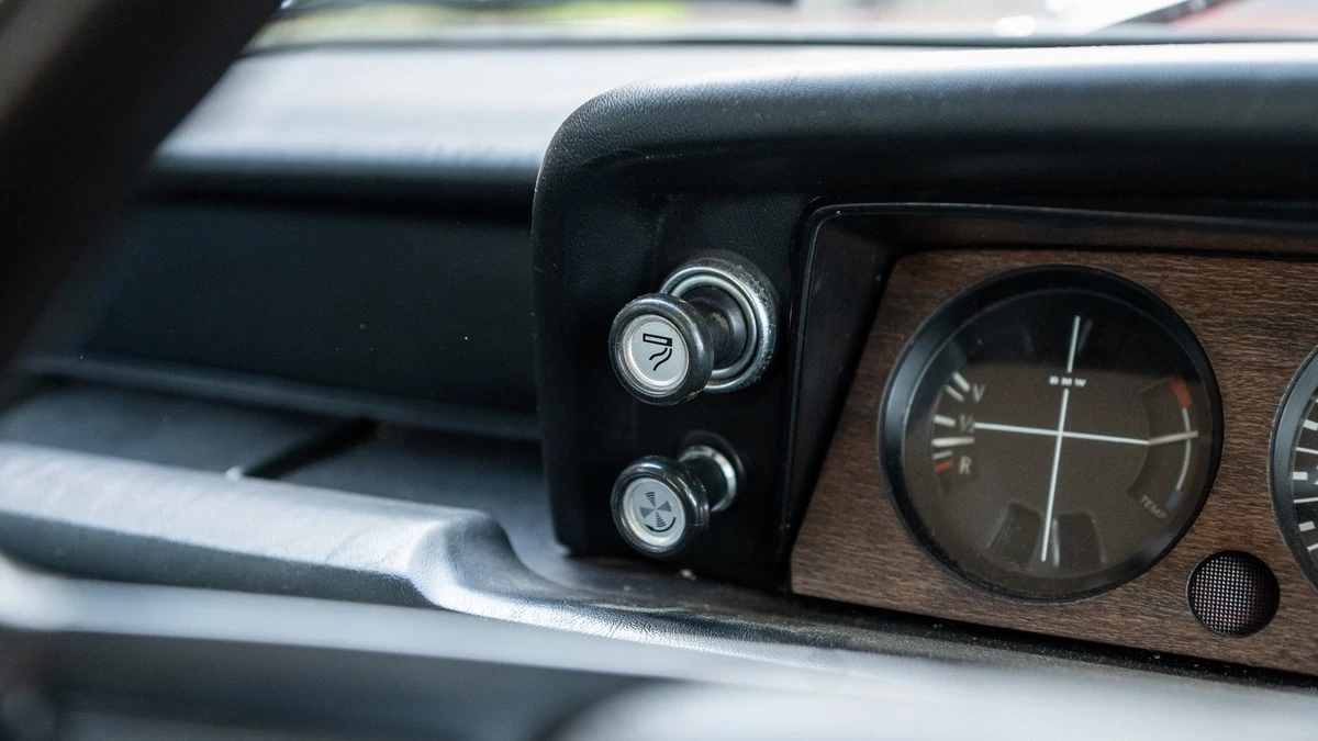 1975 BMW 2002 - Image 18 of 30