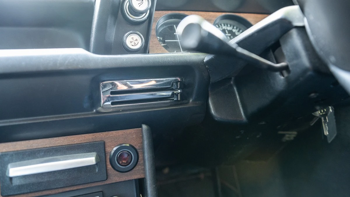 1975 BMW 2002 - Image 23 of 30