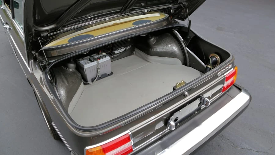 1975 BMW 2002 - Image 8 of 12