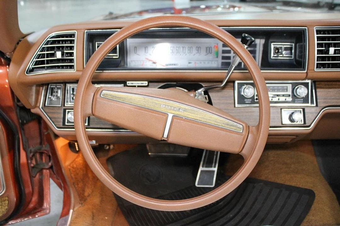 1975 Buick LeSabre - Image 10 of 12