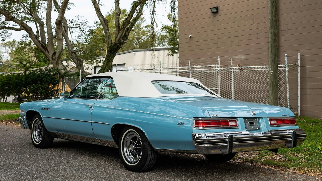 1975 Buick LeSabre - Image 11 of 31