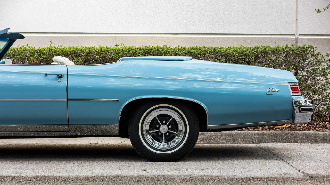 1975 Buick LeSabre - Image 21 of 31