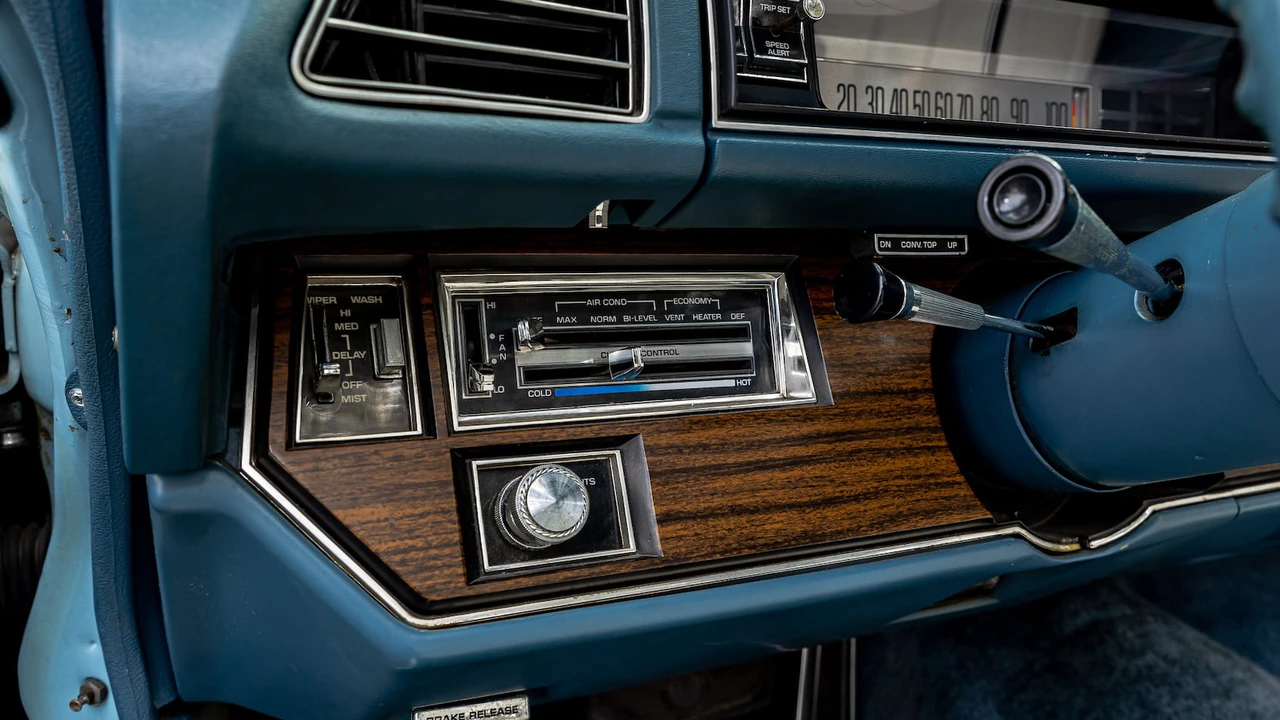 1975 Buick LeSabre - Image 23 of 31