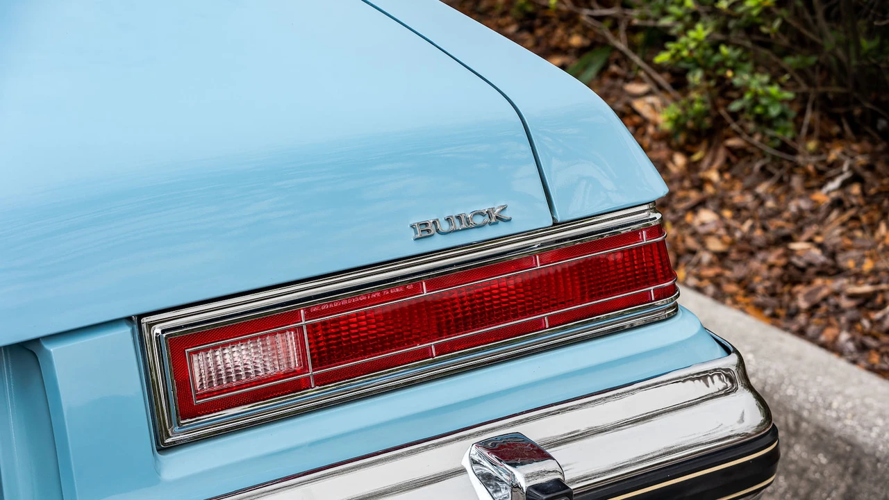1975 Buick LeSabre - Image 25 of 31