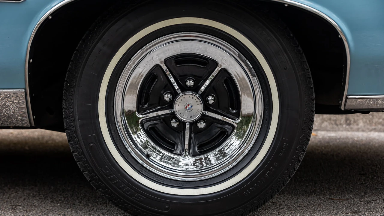 1975 Buick LeSabre - Image 27 of 31