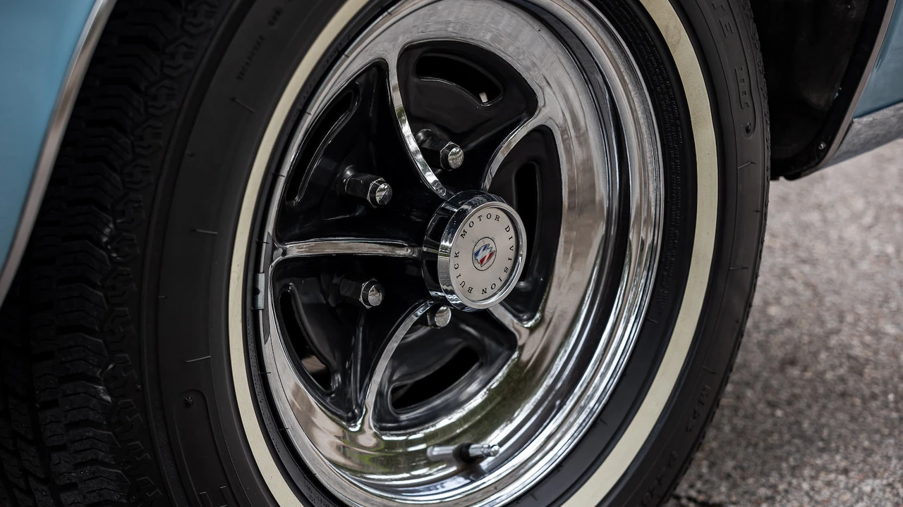 1975 Buick LeSabre - Image 30 of 31