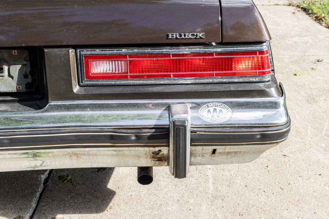 1975 Buick LeSabre - Image 17 of 31