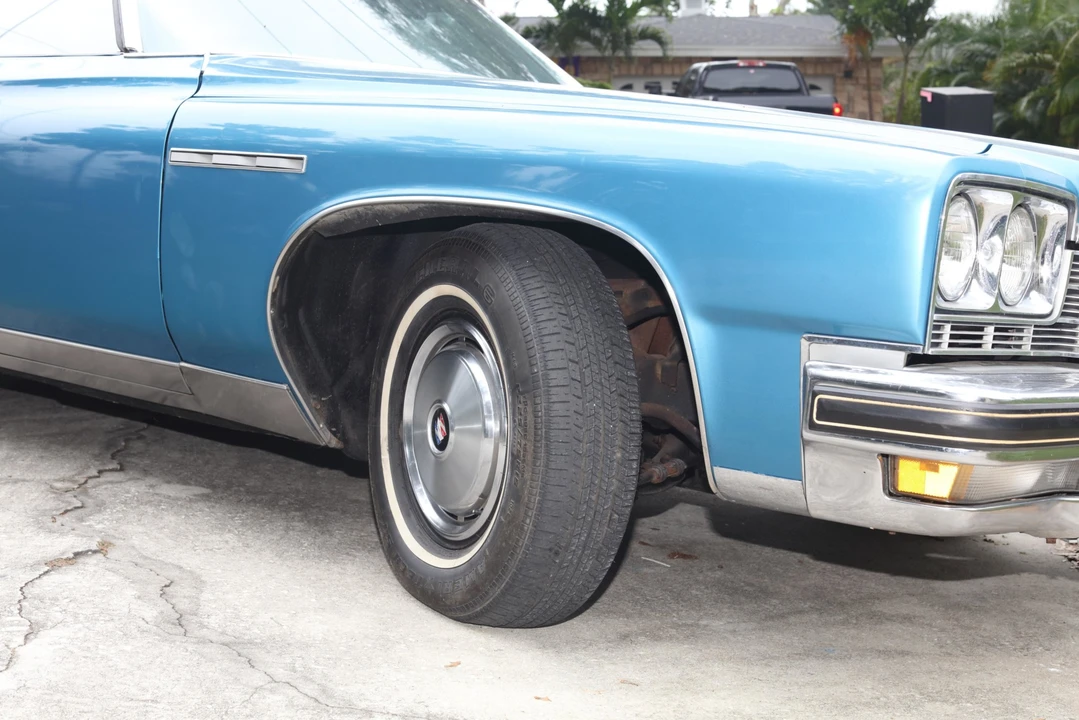 1975 Buick LeSabre - Image 27 of 31