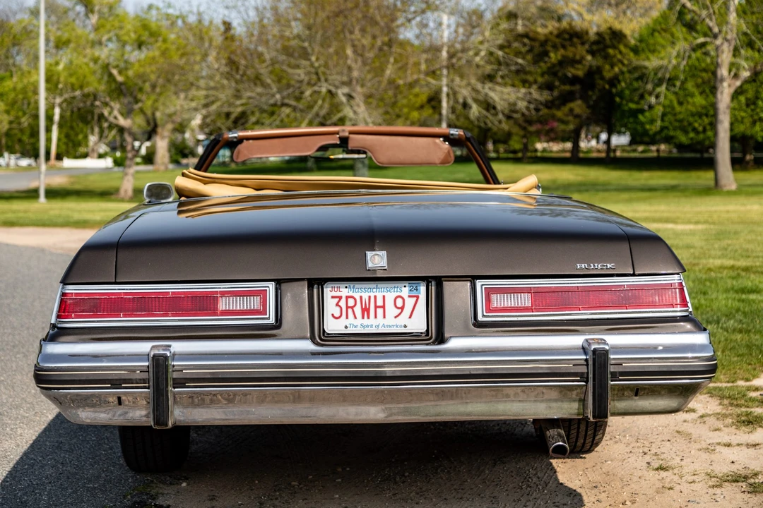 1975 Buick LeSabre - Image 13 of 31