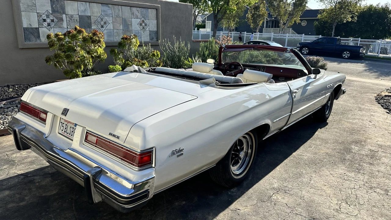 1975 Buick LeSabre - Image 11 of 31