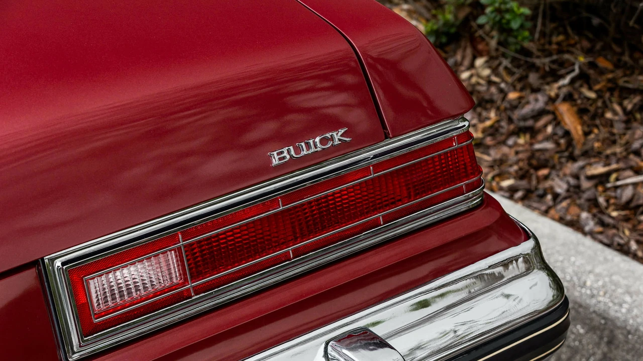 1975 Buick LeSabre - Image 13 of 31