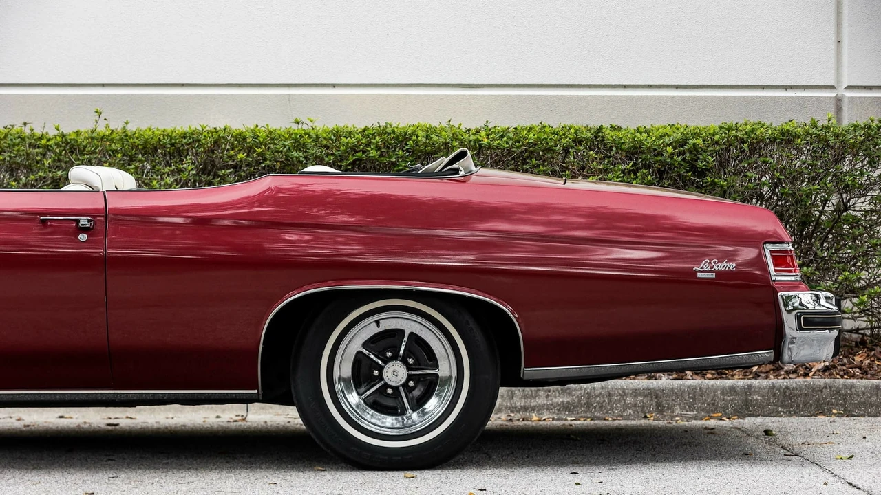 1975 Buick LeSabre - Image 15 of 31