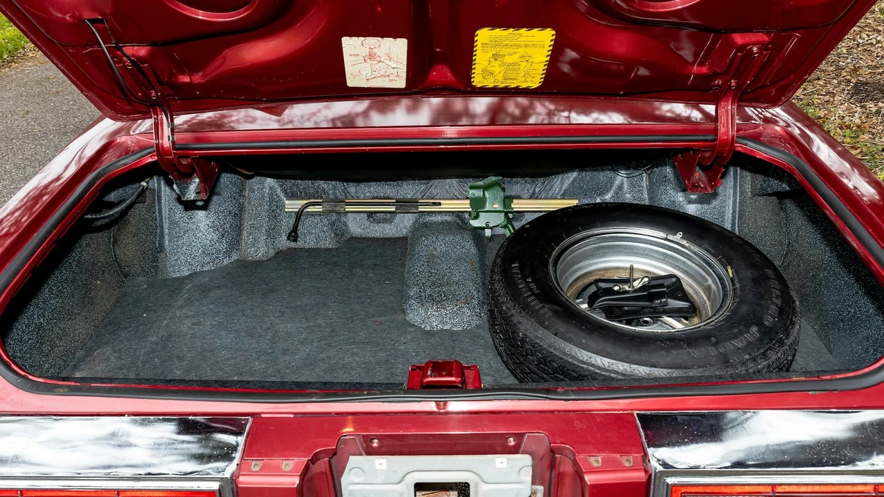 1975 Buick LeSabre - Image 18 of 31