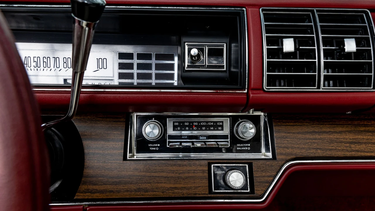 1975 Buick LeSabre - Image 25 of 31