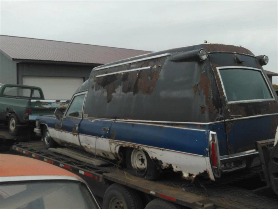 1975 Cadillac Series 70 & 75 - Image 2 of 14