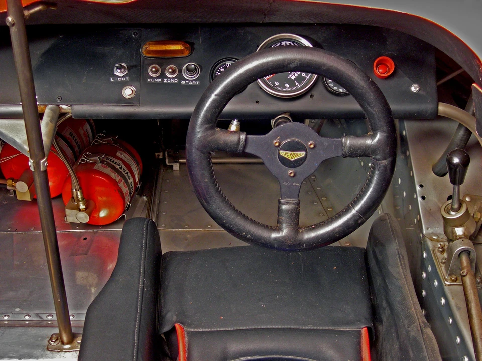 1975 Chevron - Image 2 of 5
