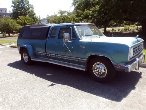 1975 Dodge D300 Club Cab