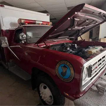 1975 Dodge Power Wagon W300