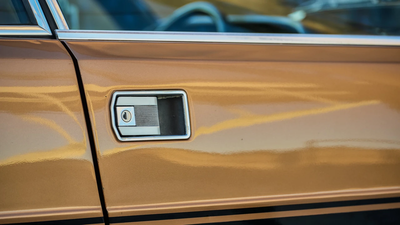 1975 Ferrari 308 GT4 - Image 28 of 31