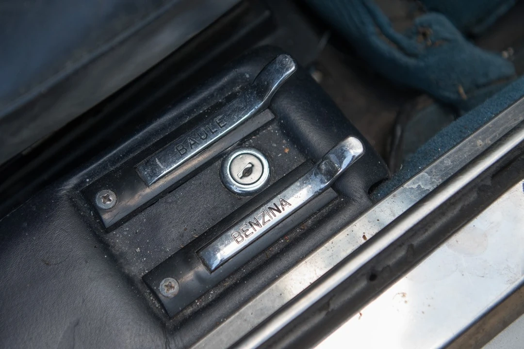 1975 Ferrari 365 - Image 28 of 30