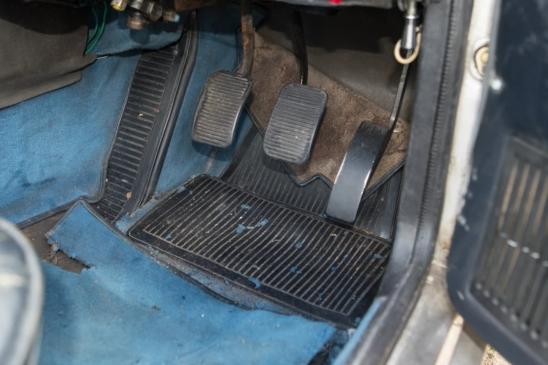 1975 Ferrari 365 - Image 29 of 30