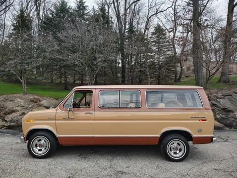 1975 Ford Club Wagon Chateau