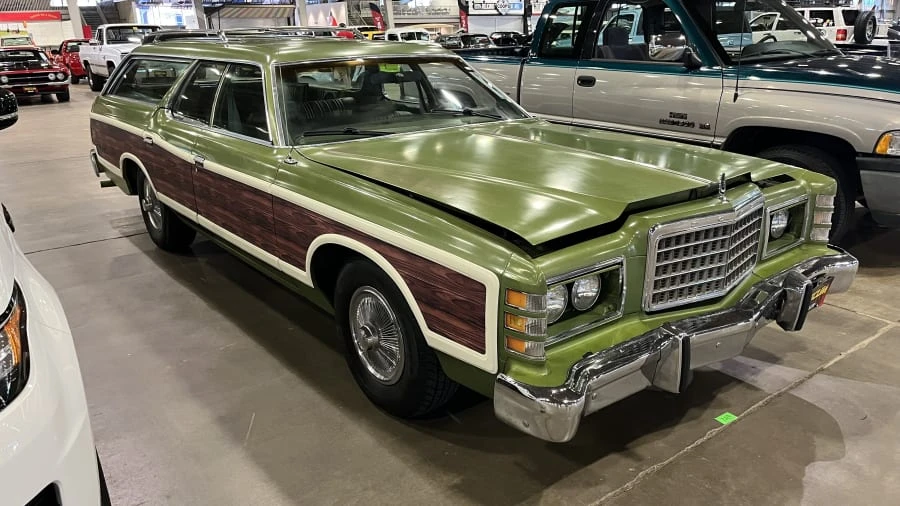 1975 Ford Country Squire - Image 2 of 8