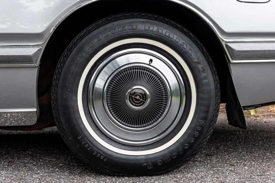 1975 Ford Thunderbird 6th Gen - Image 13 of 31