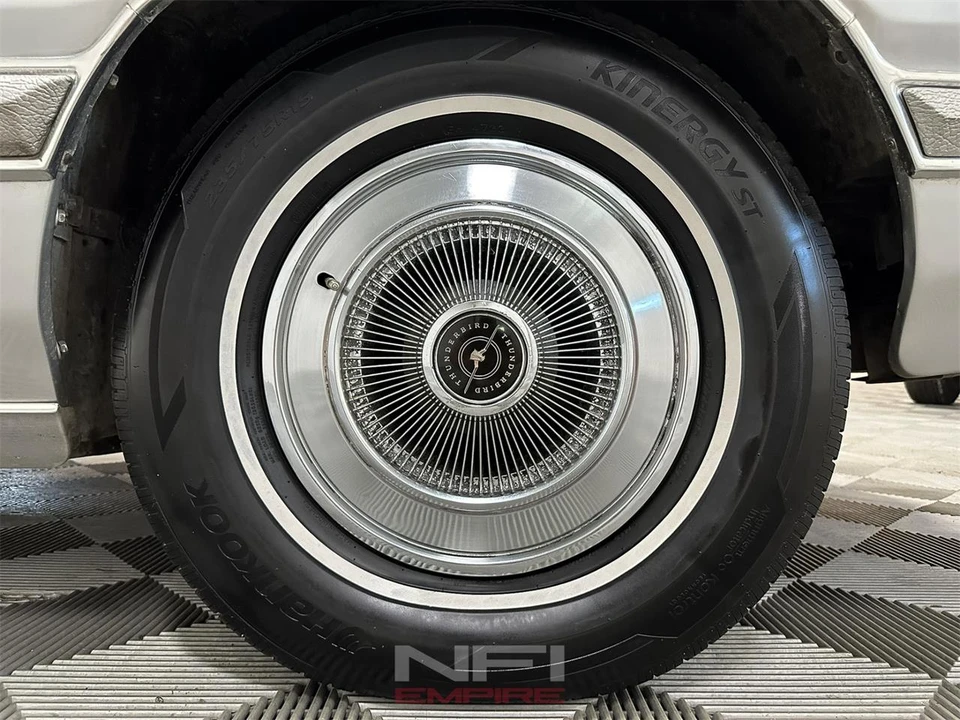 1975 Ford Thunderbird 6th Gen - Image 16 of 31