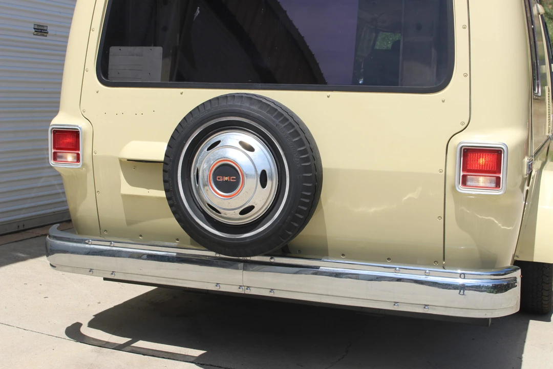 1975 GMC Motorhome - Image 26 of 31
