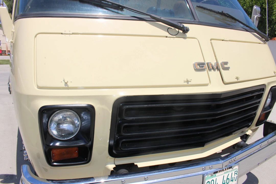1975 GMC Motorhome - Image 16 of 31