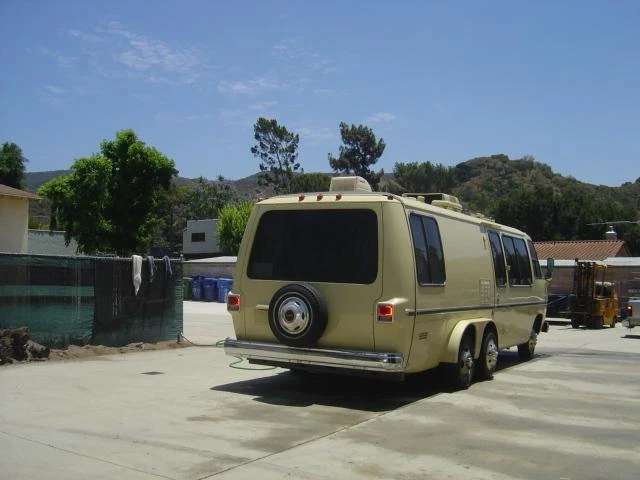 1975 GMC Motorhome - Image 11 of 31