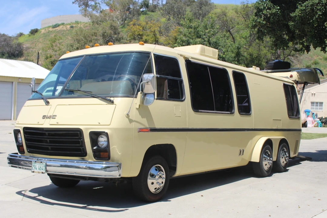 1975 GMC Motorhome - Image 1 of 31