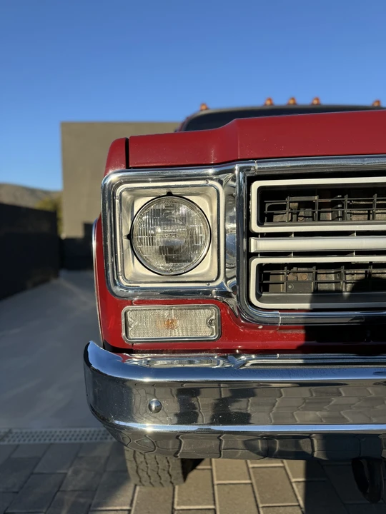 1975 GMC Suburban 7th Gen - Image 21 of 31